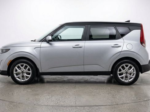 Used 2025 Kia Soul LX w/ LX Technology Package FWD image 5