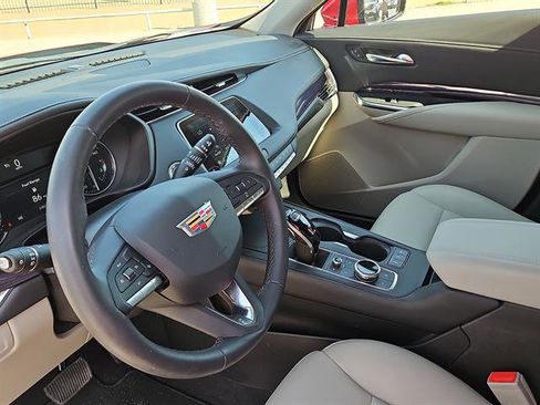 Used 2023 Cadillac XT4 Luxury image 12