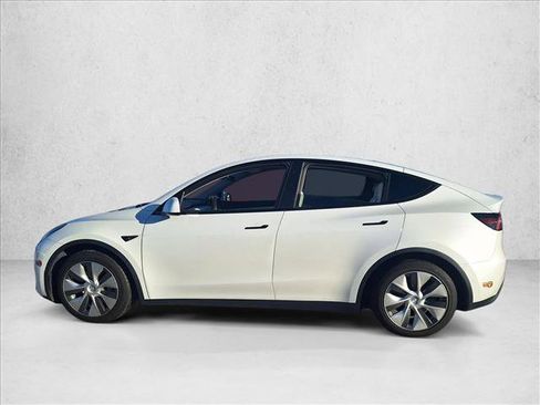 Used 2021 Tesla Model Y Long Range image 8