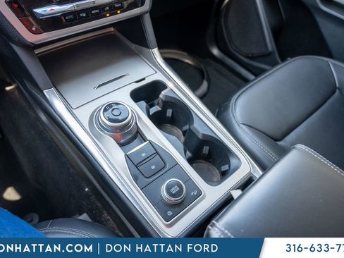 Used 2022 Ford Explorer XLT w/ Equipment Group 202A AWD/4WD image 12