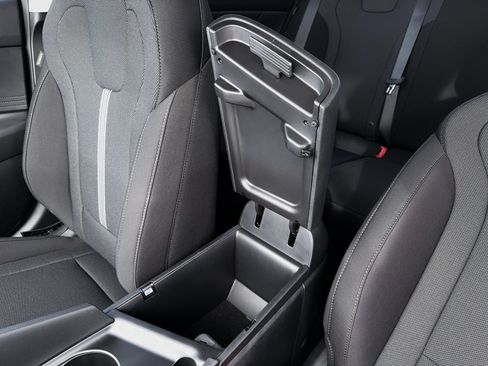 New 2026 Hyundai Elantra SE FWD image 18