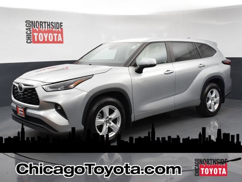 Used 2024 Toyota Highlander LE AWD/4WD image 1