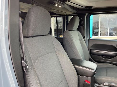 Used 2024 Jeep Wrangler Unlimited image 23