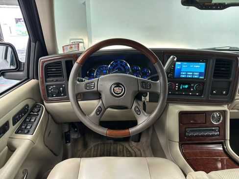 Used 2005 Cadillac Escalade AWD image 46
