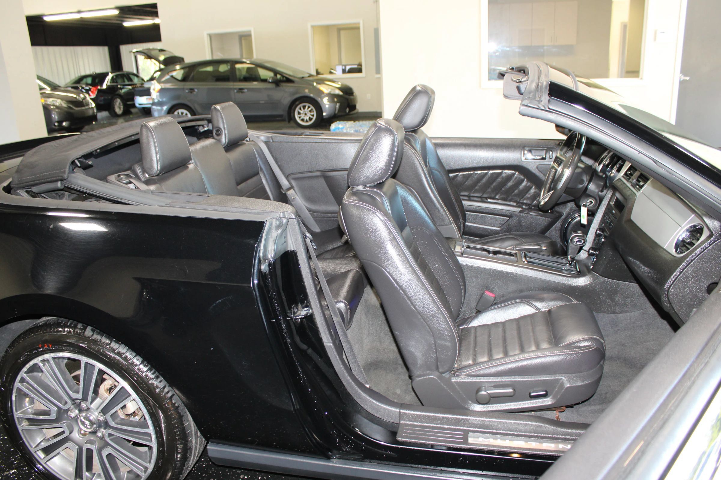 Used 2011 Ford Mustang GT Premium w/ Comfort Pkg RWD image 43