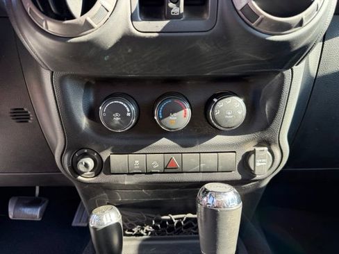 Used 2018 Jeep Wrangler Unlimited Sport S AWD/4WD image 18