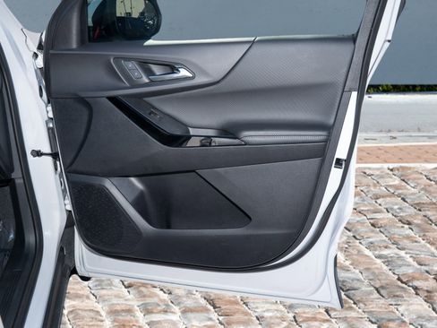 Used 2025 Chevrolet Equinox LT w/ Safety and Technology Package image 12