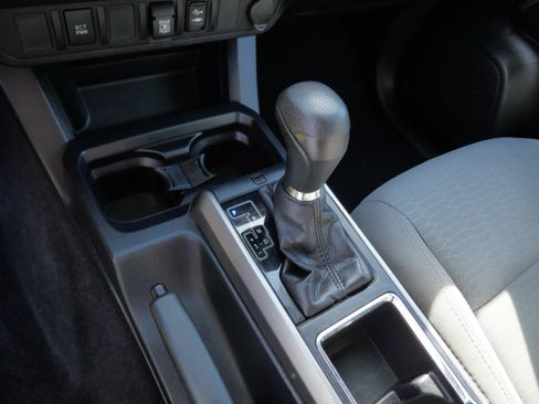 Used 2019 Toyota Tacoma SR5 AWD/4WD image 24