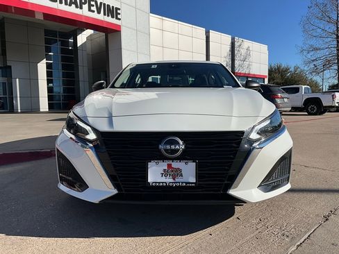 Used 2025 Nissan Altima 2.5 SV image 4