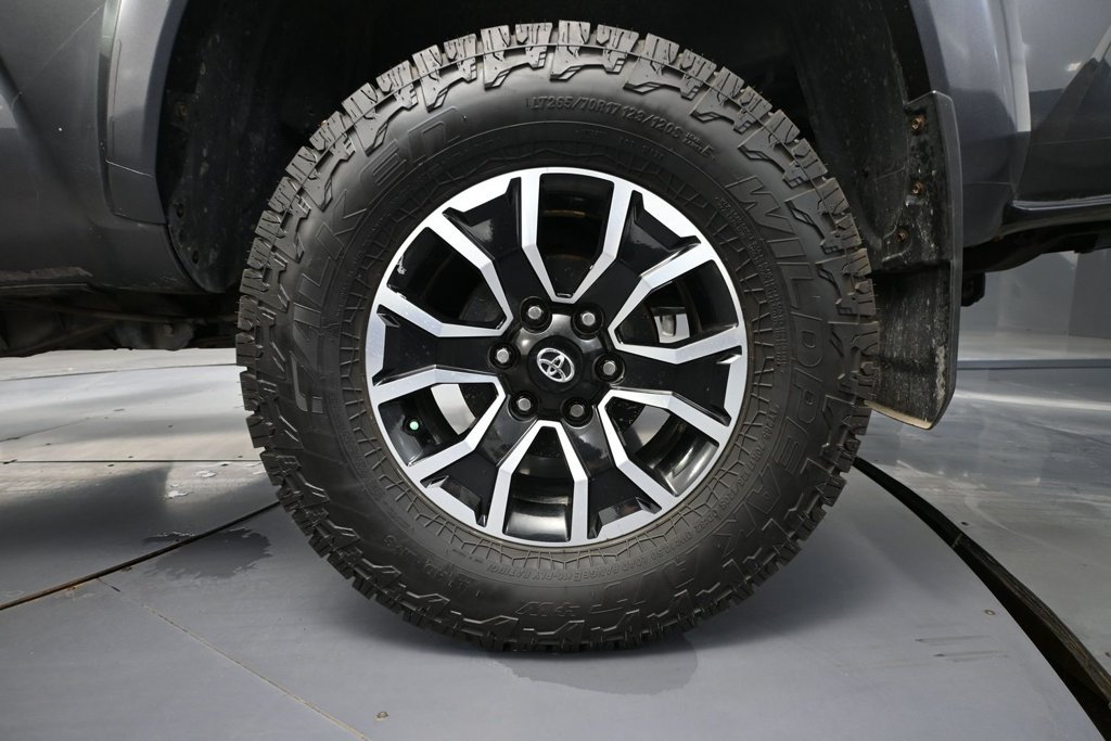 Used 2021 Toyota Tacoma TRD Sport AWD/4WD image 9
