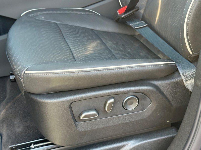 New 2026 Cadillac Escalade Sport w/ LPO, ONYX Package AWD/4WD image 21