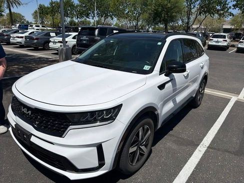 Used 2022 Kia Sorento S w/ Panoramic Sunroof Package FWD image 2