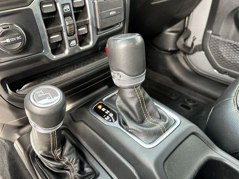 Used 2022 Jeep Gladiator Overland image 17