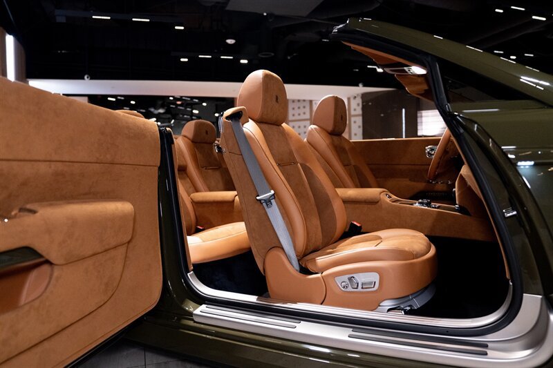 Used 2021 Rolls-Royce Dawn RWD image 23