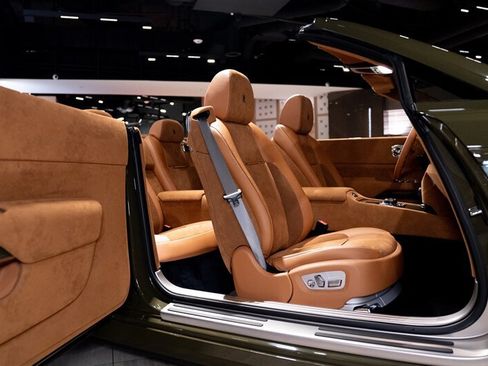 Used 2021 Rolls-Royce Dawn RWD image 23
