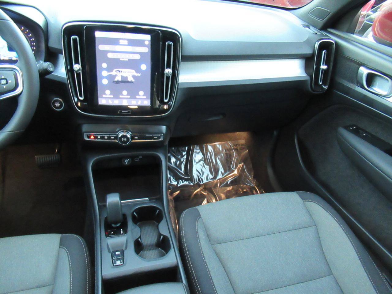Used 2023 Volvo XC40 B5 Core AWD/4WD image 16