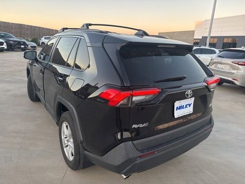 Used 2020 Toyota RAV4 XLE w/ Convenience Package image 7