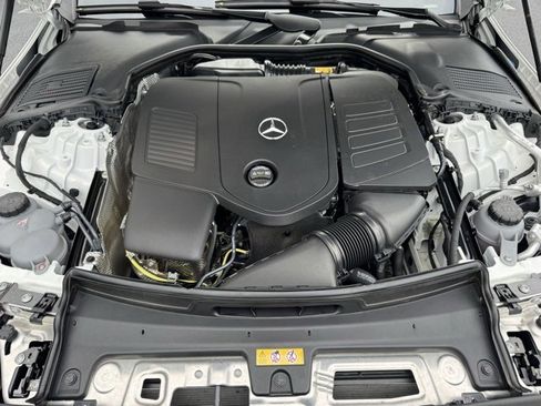 Used 2025 Mercedes-Benz C 300 4MATIC Sedan image 10