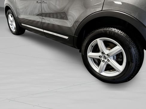 Used 2019 Ford Explorer XLT w/ Equipment Group 202A image 41