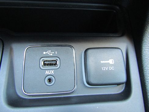 Used 2022 Jeep Cherokee Limited AWD/4WD image 32