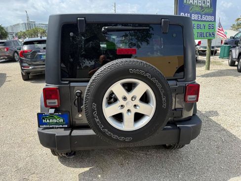 Used 2017 Jeep Wrangler Unlimited Sport w/ Connectivity Group AWD/4WD image 6