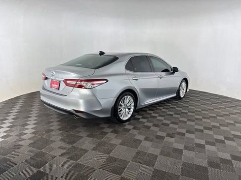 Used 2020 Toyota Camry XLE FWD image 5
