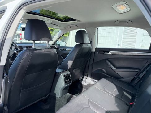 Used 2018 Volkswagen Passat 2.0T SE w/ SE Lighting Package image 17