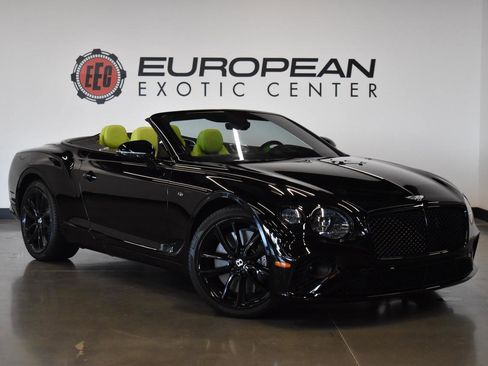 Used 2021 Bentley Continental GT image 1