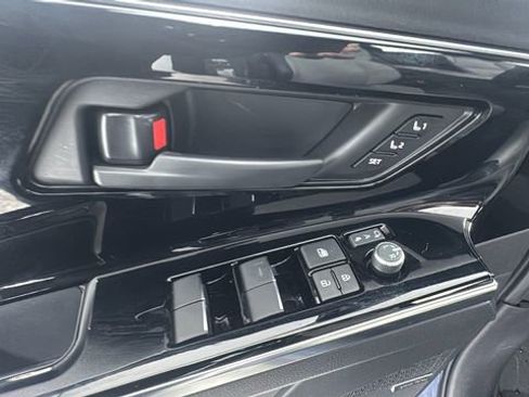 Used 2023 Subaru Solterra AWD image 20