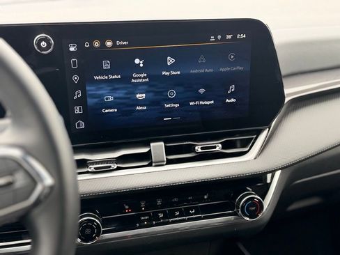 Used 2025 Chevrolet Equinox LT w/ Safety and Technology Package image 16