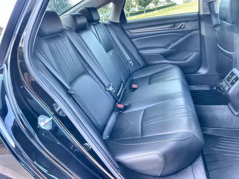 Used 2022 Honda Accord Touring image 14