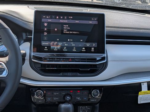 Used 2025 Jeep Compass Limited w/ Sun & Sound Group image 15