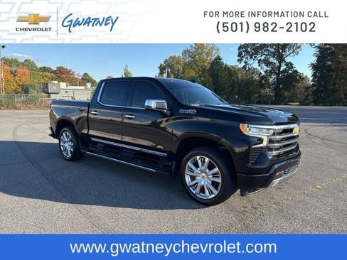 Used 2023 Chevrolet Silverado 1500 High Country w/ Technology Package image 3