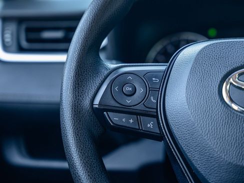 Used 2020 Toyota RAV4 XLE image 26