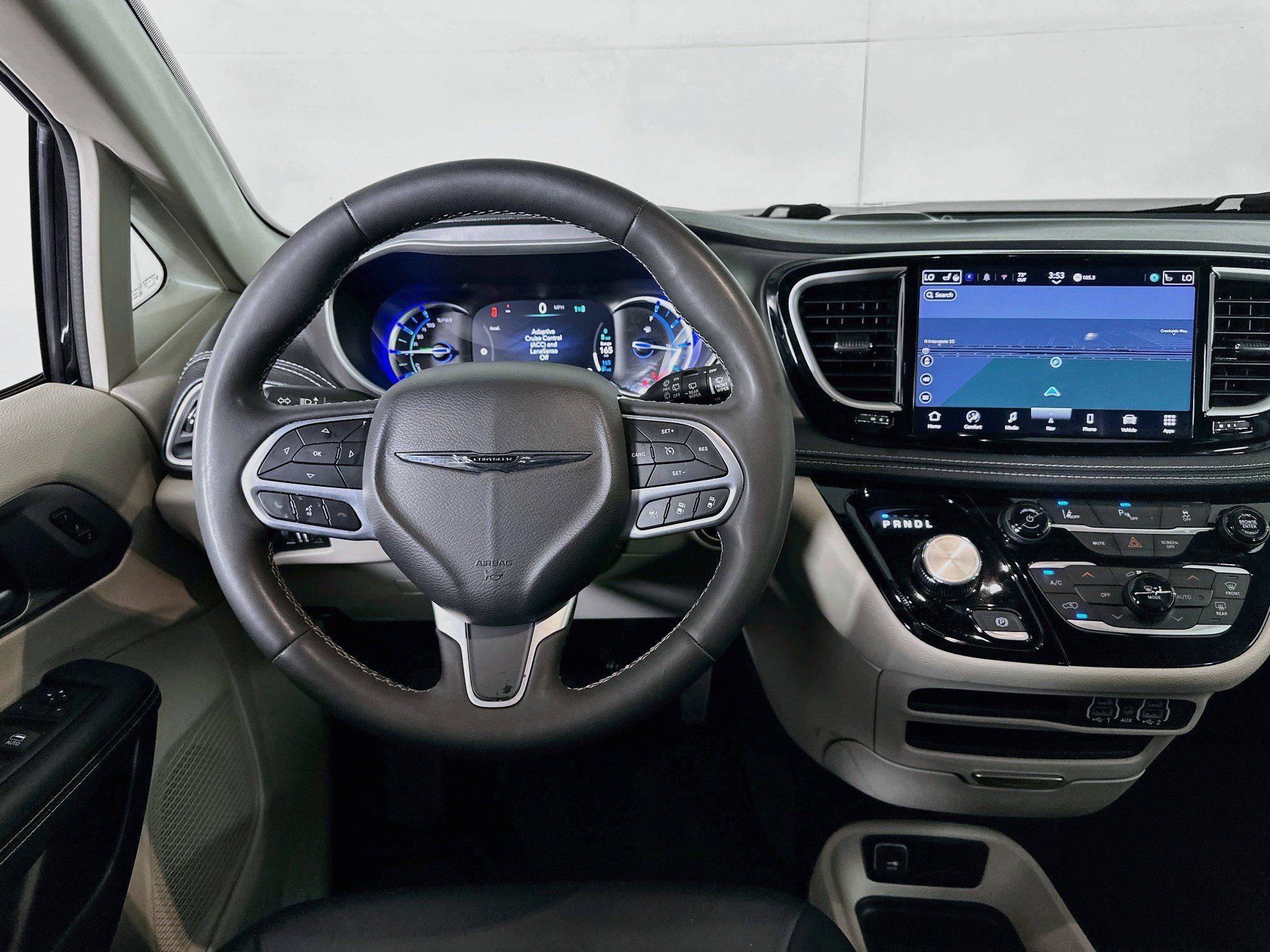 Used 2024 Chrysler Pacifica Limited FWD image 17