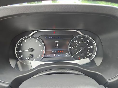 Used 2025 Nissan Frontier SV AWD/4WD image 16