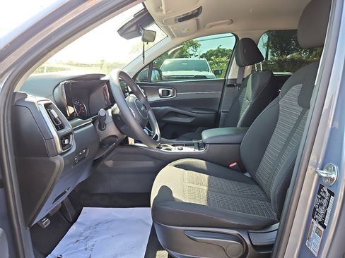 Used 2022 Kia Sorento LX AWD/4WD image 13