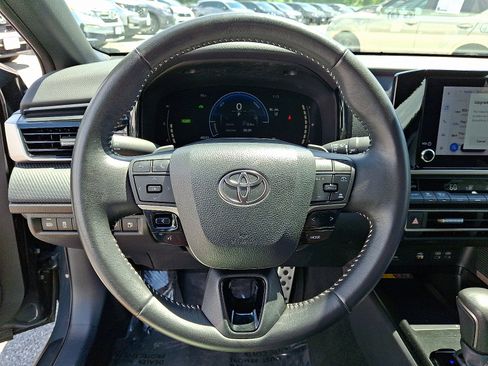 Used 2025 Toyota Camry SE FWD image 18