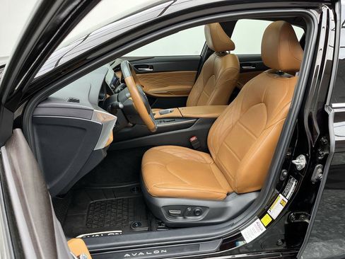 Used 2020 Toyota Avalon Limited w/ Advanced Safety Package FWD image 10
