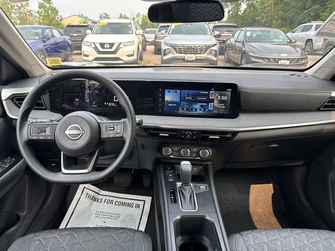 Used 2025 Nissan Kicks SV AWD/4WD image 17