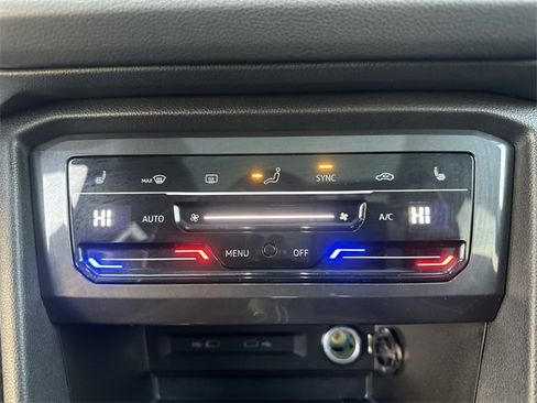 Used 2023 Volkswagen Tiguan SE image 17