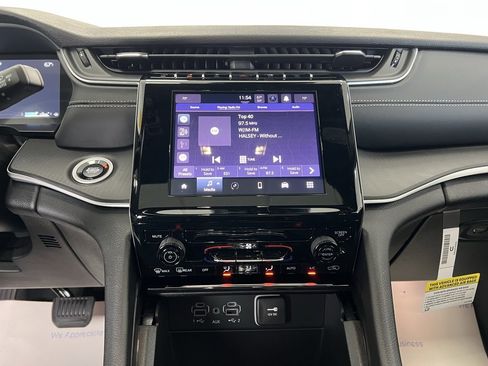 New 2025 Jeep Grand Cherokee Laredo X image 12