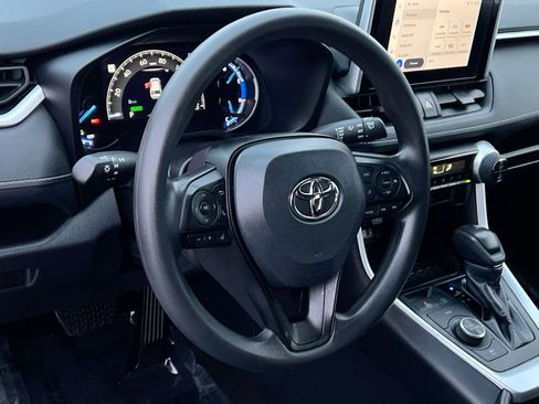 Used 2024 Toyota RAV4 LE image 20