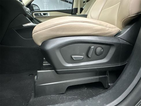 Used 2020 Ford Explorer XLT w/ Equipment Group 202A image 10