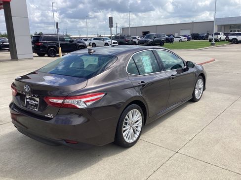 Used 2020 Toyota Camry XLE FWD image 7