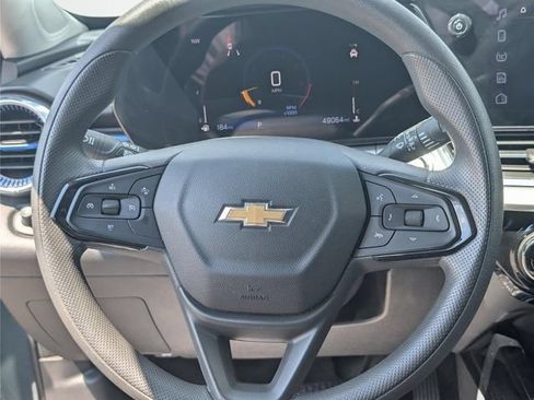 Used 2025 Chevrolet Trax LT FWD image 17