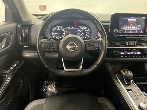 Used 2022 Nissan Pathfinder SV image 16