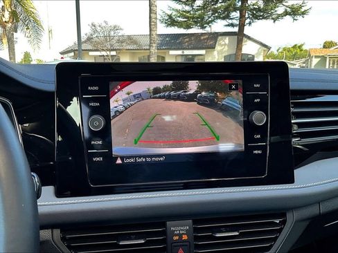 Used 2025 Volkswagen Jetta SEL image 12