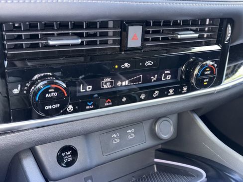 Certified 2024 Nissan Rogue SL w/ SL Premium Package FWD image 18
