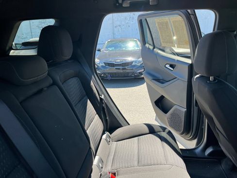 Used 2025 Chevrolet Equinox LT FWD image 32